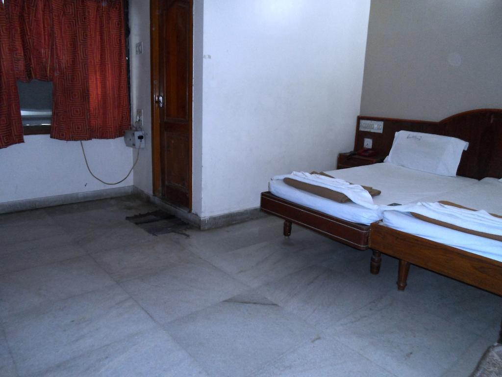 Hotel Gopi Krishna Tirupati Exterior photo